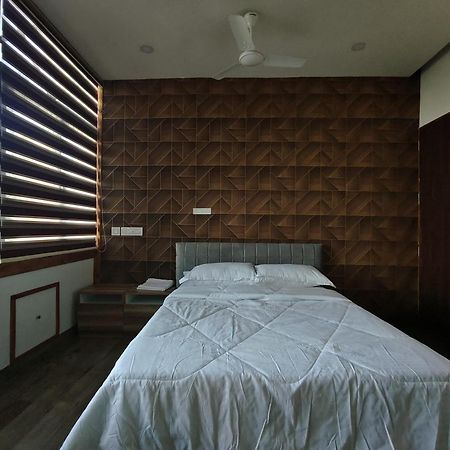 Marina Lounge Hotel Kochi Luaran gambar